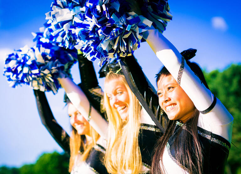 3 cheerleaders